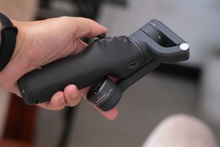 大疆Osmo Mobile 6，侧面拨轮最好用
