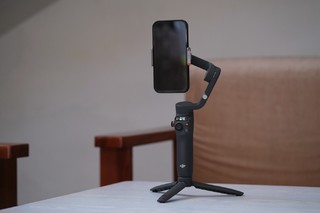 大疆Osmo Mobile 6，侧面拨轮最好用