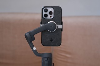 大疆Osmo Mobile 6，侧面拨轮最好用