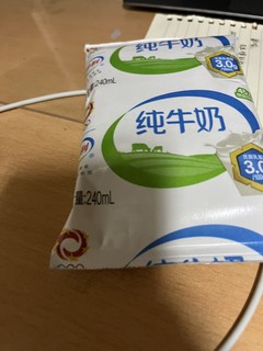 给自己的早餐来袋牛奶加营养