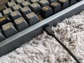 入门级性价比之选黑峡谷i5机械键盘
