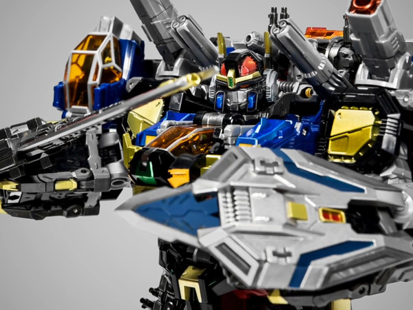 帅气强大，这款不是变形金刚的擎天柱真好玩