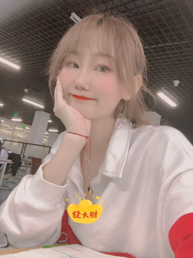 曾经的我也是一个黄毛丫头