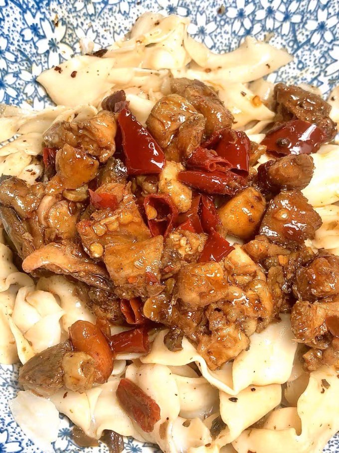 辣子鸡拌面来啦家人们!