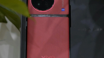 网传｜vivo X90系列真机曝光三款颜色，后置不对称圆形摄像模组