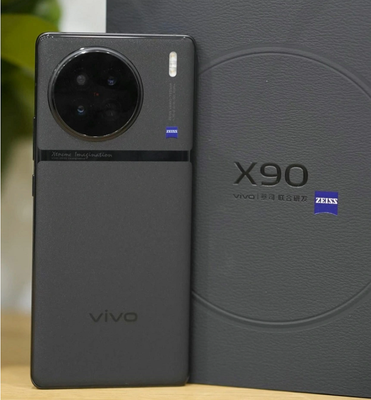 网传｜vivo X90系列真机曝光三款颜色，后置不对称圆形摄像模组
