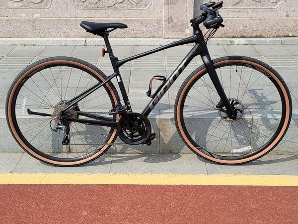 捷安特revolt f1，热门平把公路车