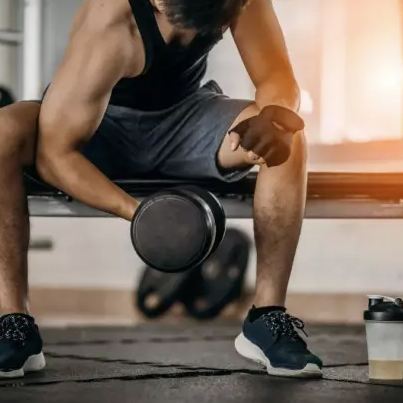 几个高效全面的哑铃锻炼姿势