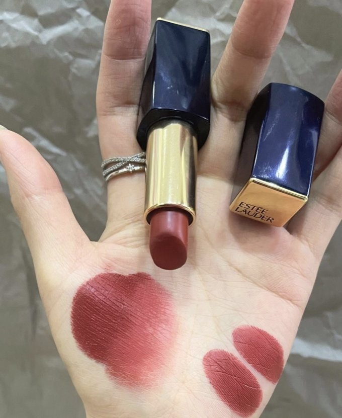 雅诗兰黛口红怎么样好用吗 属于冬天的糖炒栗子色,雅诗兰黛557_什么