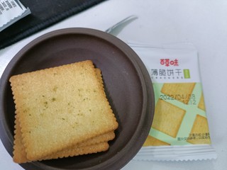 百草味海苔味薄脆饼干，下午茶好搭档