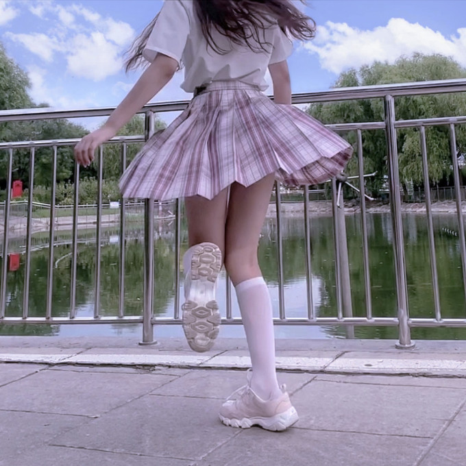 斯凯奇休闲运动鞋怎么样 给你们表现一个jk制服转圈圈!_什么值得买