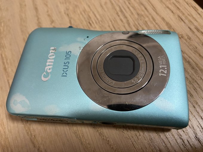 十年前电视上都是佳能ixus的广告,代言人好像是莫文蔚,广告大概就是