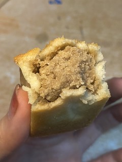 这栗子酥真的太好吃了哈哈哈哈口感好绝