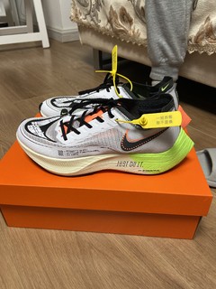 Nike ZoomX Vaporfly Next%2跑鞋 