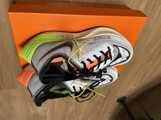 Nike ZoomX Vaporfly Next%2跑鞋 