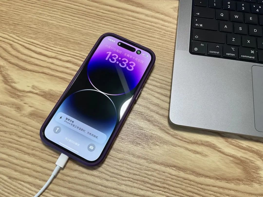 至于影像系统,感知最强的部分无非是摄像头模组好像又大了一圈,厚了一