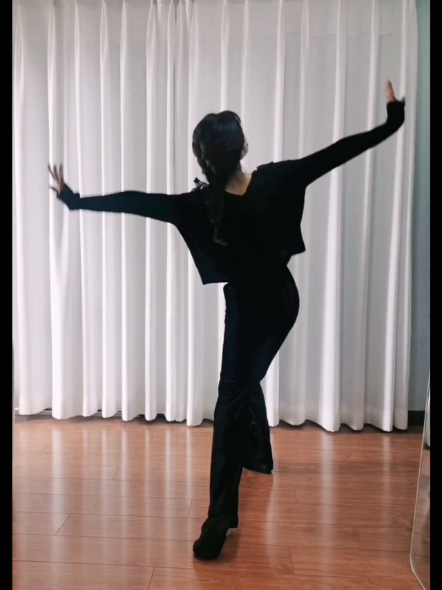 居家隔离第12天舞蹈学起来～