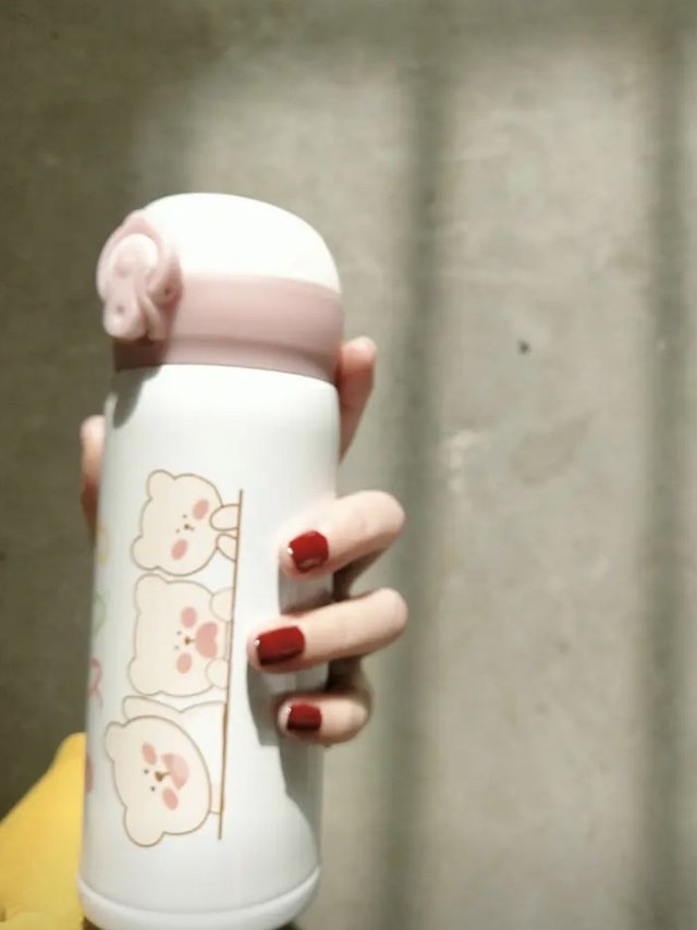 秋冬就适合红红的美甲呀💅