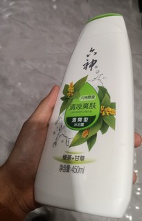 六神绿茶甘草清凉爽肤沐浴露