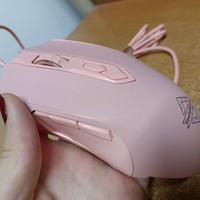 粉嫩少女心还会发光的游戏鼠标谁不喜欢？