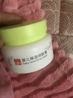 面霜很滋润淡淡的香味保湿效果挺好的