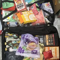 论爱吃零食的女大学生行李箱里装了什么