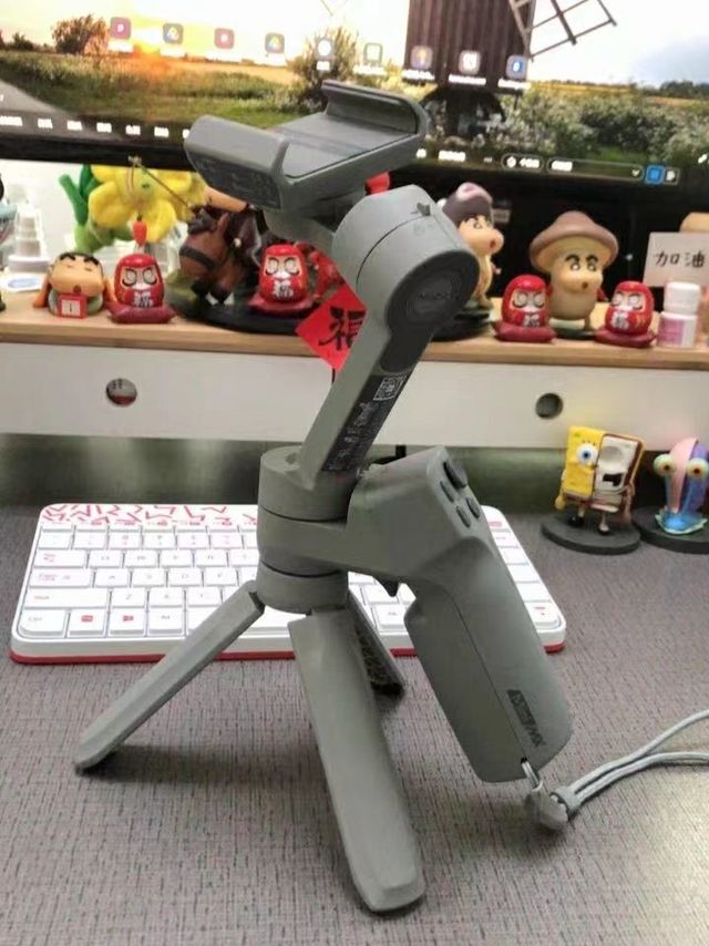 简洁时尚的外观，可折叠设计