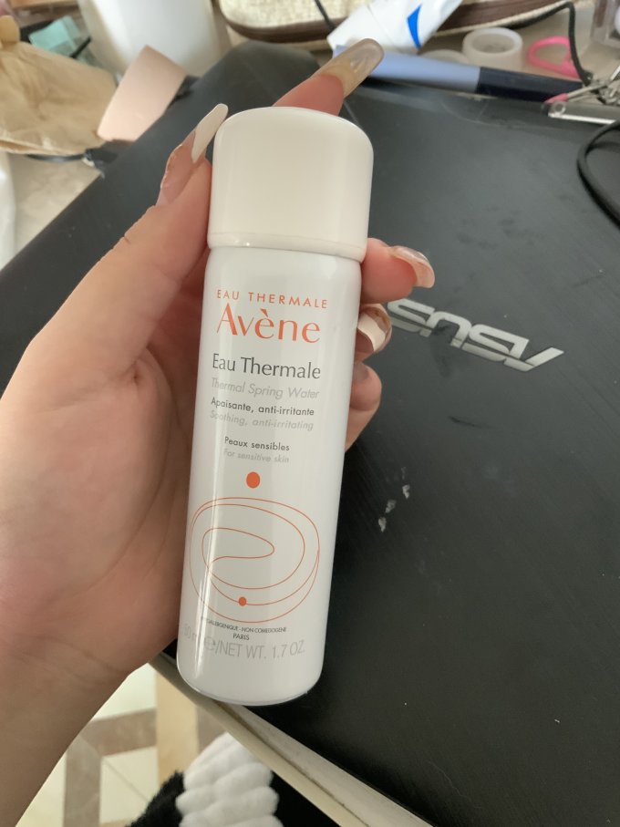 矿泉水的补水喷雾夏天拿一下简直清凉爽歪