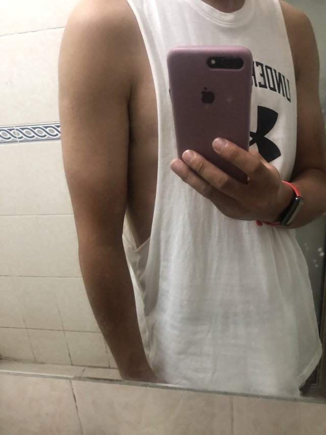 没硕大的肌肉千万别买 安德玛漏点训练服