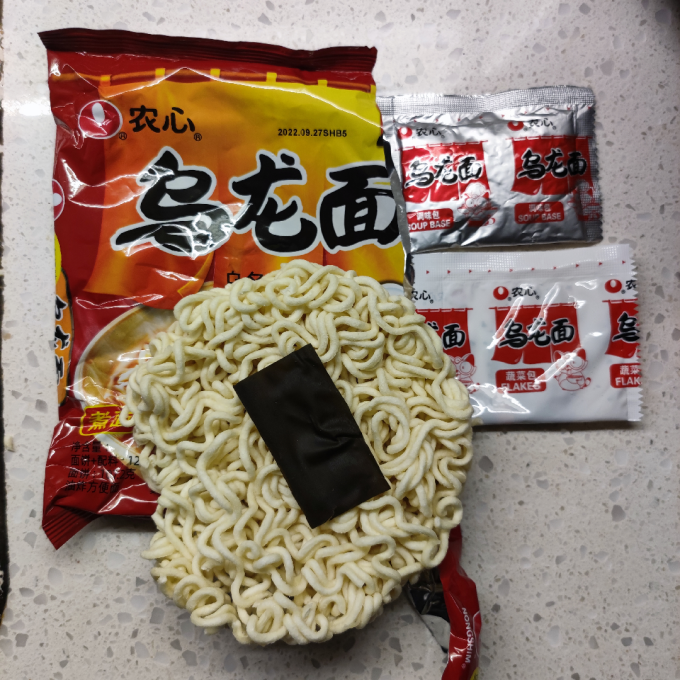 农心乌龙面汤浓味道鲜