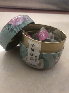 碎花铁盒包装蜜桃乌龙茶