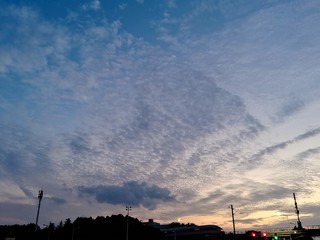 天空不同时期的云朵