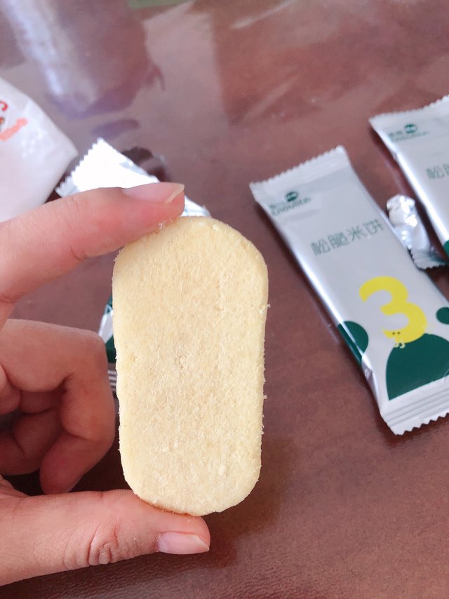 这米饼比我们小时候吃的好吃多了