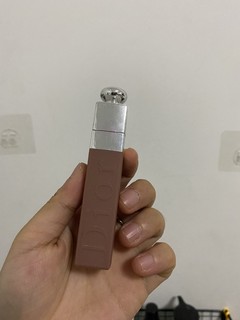 迪奥造型独特的秋冬玫红色气质唇釉