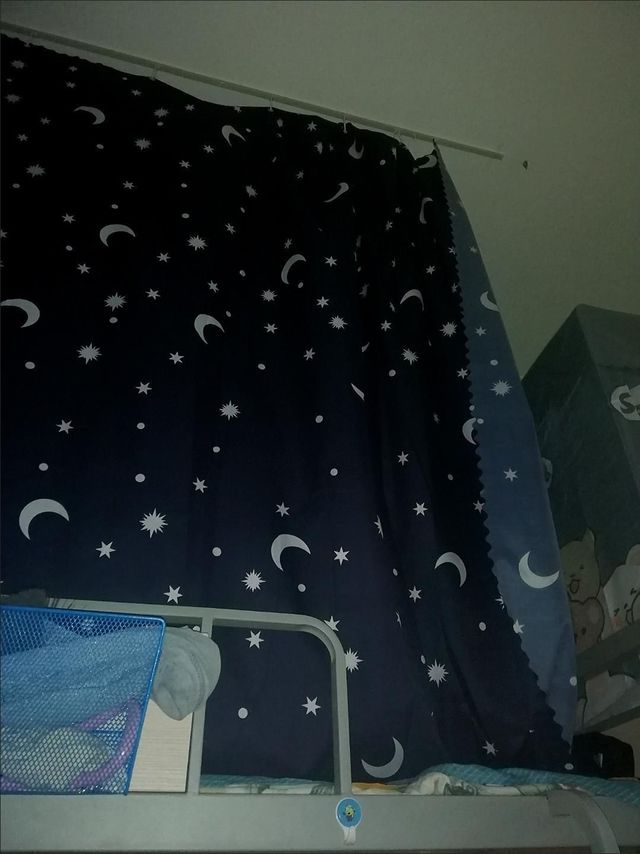 时尚不分里外，床帘隔出空间
