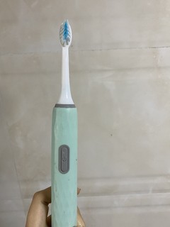 我的第一把电动牙刷