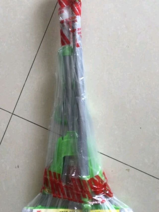 不需弯腰回购多次的拖把