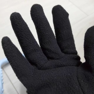 适合冬季运动穿戴的迪卡侬手套