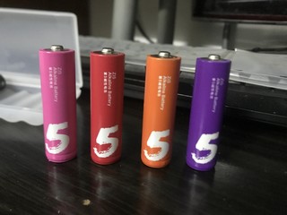 紫米5号彩虹电池，电量持久。