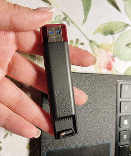 金士顿256GB USB3.2极速固态U盘