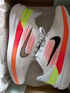 Nike跑鞋winflo9