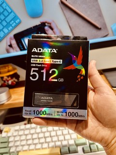 这个U盘容量512GB，速度1GB/s