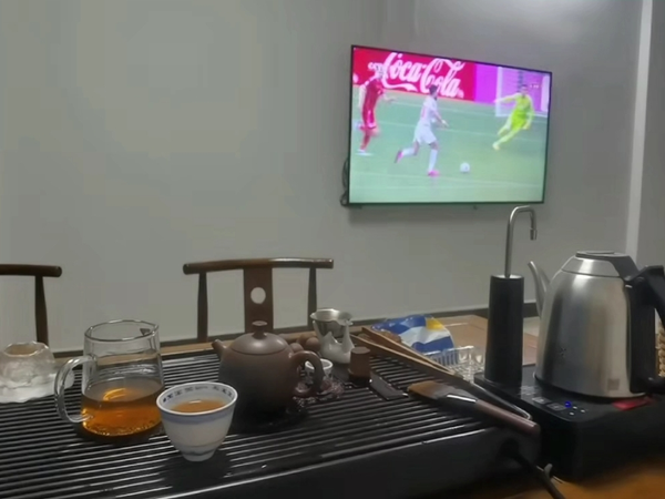 喝着茶看世界杯