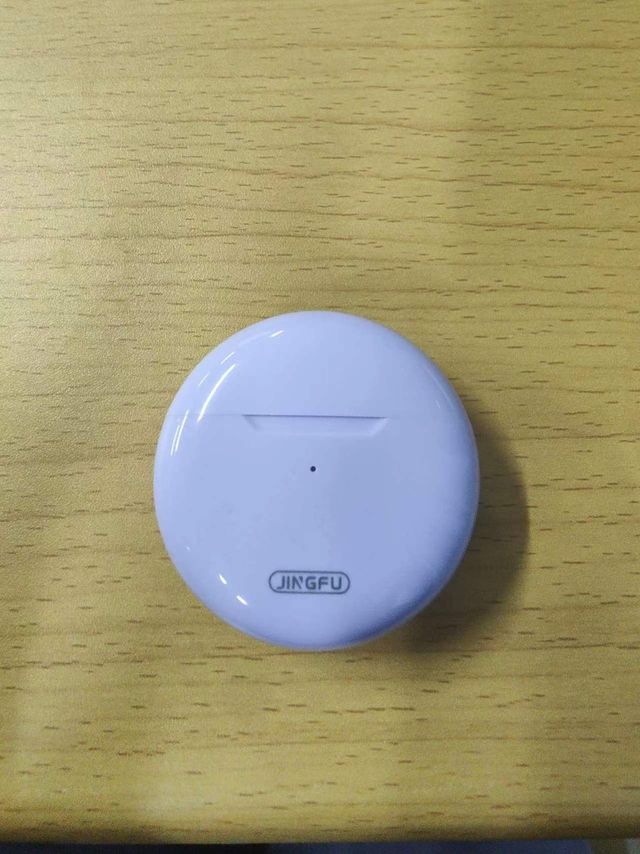 跟糖果一样的马卡龙色的蓝牙耳机