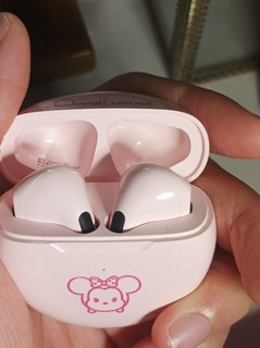 粉嫩嫩的蓝牙耳机
