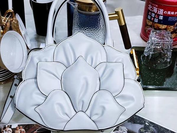 高颜值荷花手提包快看过来！