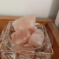 魔方形状的水晶盐灯，整个都是粉粉嫩嫩的