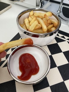 在家自制薯条必备CP｜味好美番茄酱！