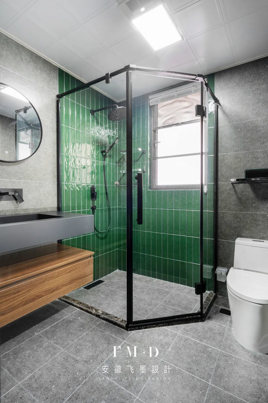 三招解决正方形卫生间布局难题，干湿分离+舒适浴缸，一家三口如厕不再拥挤！