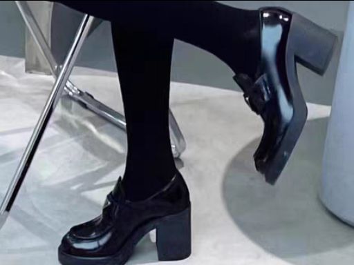 Prada/普拉达女士 Chocolate 亮面皮革鞋